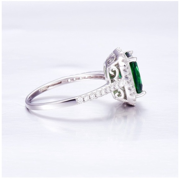 Emerald Halo Ring - Picture 2 of 10